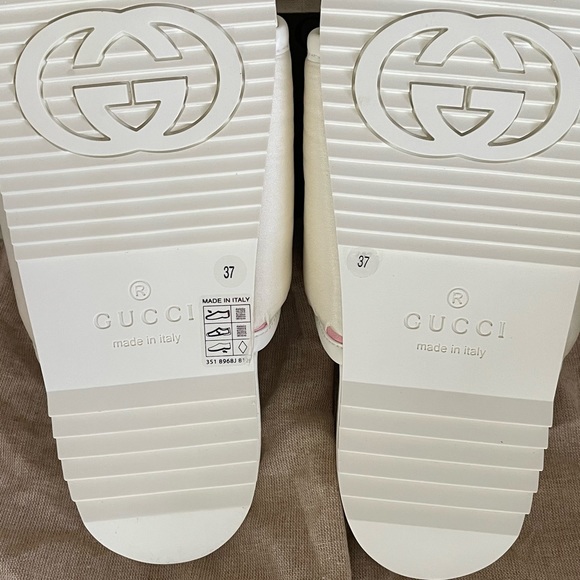 Pre-Fall 2023 Collection Gucci GG Demetra slide. Size 7. Gucci Box and Bag - Picture 7 of 7